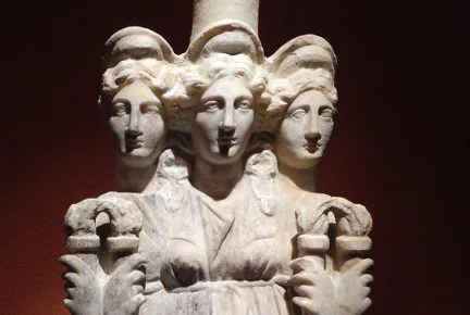 hekate triformis